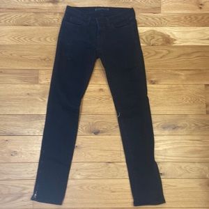 Selling black skinny jeans. Only been worn a couple times.